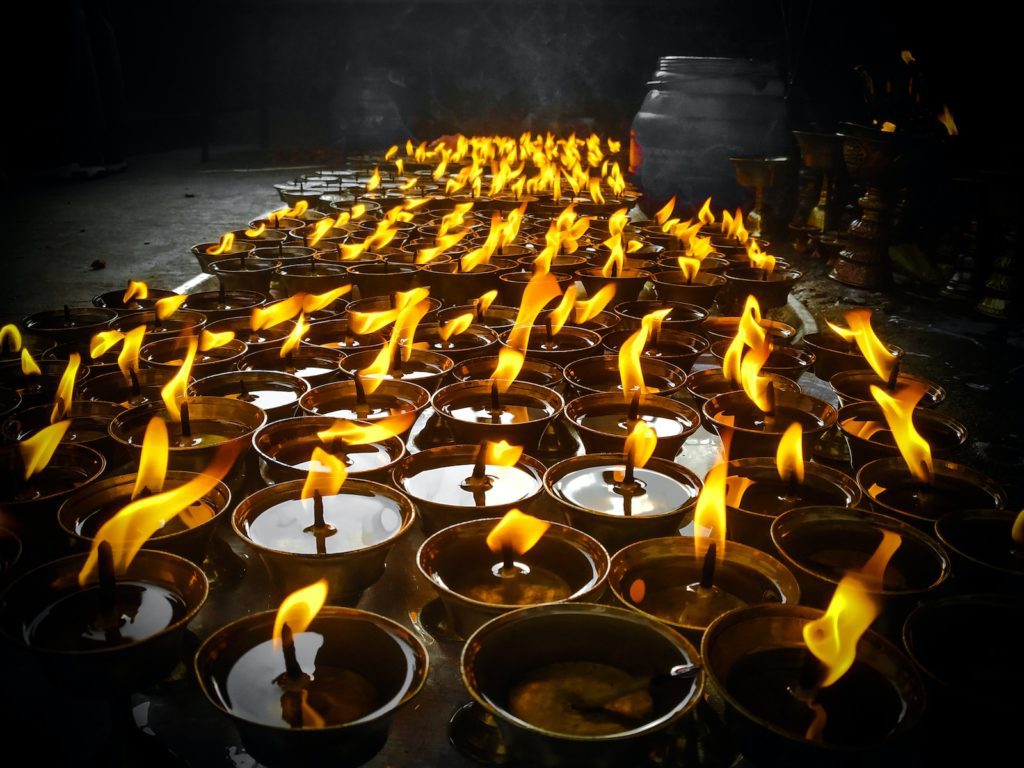O bon : le feu d'appel et de renvoi des ancêtres