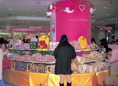 St Valentin : stand de chocolats dans un grand magasin japonais