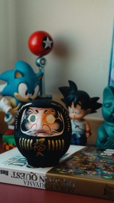 Daruma de couleur noire