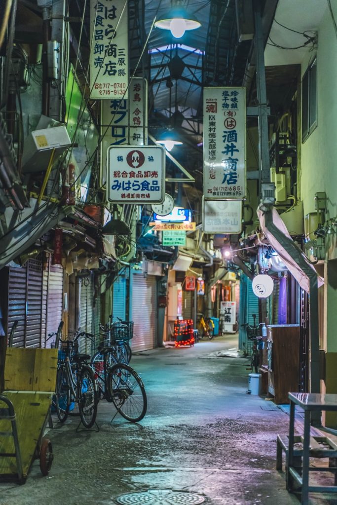 Ruelle japonaise traditionnelle, insensible à la notion de PIB du Japon